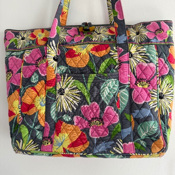 Vera Bradley Handbags - Vera Bradley Large Tote
